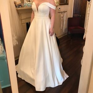 Unaltered, White Essence of Australia wedding gown. Size 12.
